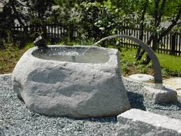 Für den eigenen garten eignen sich mehrere brunnentypen, die sich sowohl in den baukosten unterscheiden, aber auch. Wasser Im Garten Zuber Gartengestaltung