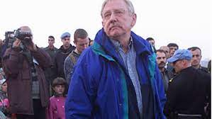 Walker: Masakra e Reçakut bëri që të ndërhyjë NATO - Telegrafi - Telegrafi