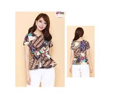 Tidak terkecuali bagaimana batik setelan di tahun ini menjadi salah satu kostum yang sangat banyak sekali di idam idamkan oleh kebayakan wanita dalam berbusana menjadi lebih menarik dan keren. 25 Inspirasi Model Baju Batik Yang Stylish Untuk Dipakai Sehari Hari Bukareview