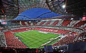 Lissabon (lisboa liʒˈβoɐ in het portugees) is de hoofdstad en de grootste stad van portugal.de agglomeratie telt zo'n 2.900.000 inwoners. Herunterladen Hintergrundbild Benfica Stadion Fans Estadio Da Luz Volles Stadion Match Fussball Stadion Fussball Benfica Arena Lissabon Portugal Portugiesische Stadien Fur Desktop Kostenlos Hintergrundbilder Fur Ihren Desktop Kostenlos