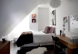Jugendzimmer Mit Dachschrage 35 Ideen Fur Die Gestaltung Schlafzimmerideen Fur Kleine Raume Jugendzimmer Ideen Fur Kleine Schlafzimmer