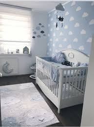Kinderzimmer Kleiner Junge Kommt Babyroomfurniture Junge Kleiner Kommt In 2020 Baby Room Decoracion Baby Boy Room Nursery Baby Boy Room Decor
