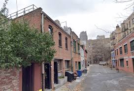 Furnished brooklyn apartments for rent, sublets, temporary and corporate housing rentals. Brooklyn Heights No Fee Two Bedroom In Hunts Lane Carriage House Asks 2 800 A Month Brownstoner