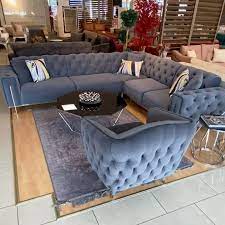 Bunlardan ilki, bir adet köşe üçlü, bir adet köşe parçası ve bir adette köşe ikili üniteden oluşuyor ve üzerinde 3.241,20 tl fiyat etiketi taşıyor. Gold Kose Takimi Istikbal Mannheim Nurnberg Stuttgart