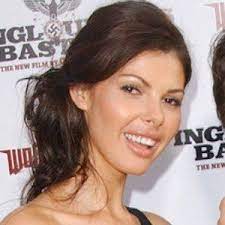 Information über die person jana pallaske: Jana Pallaske Bio Family Trivia Famous Birthdays