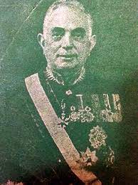 الباشا نوري السعيد عام 1955 م بالملابس الرسمية وعلى صدره الاوسمة والنياشين التي حصل عليها طوال 34 عاما وهي مدة خدمته في الدولة العراقية photo baghdad poster