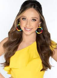 Alexis Candelaria's Instagram, Twitter & Facebook