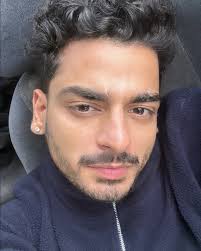 Hi 👨🏻‍🦱 #selfie #lazyday