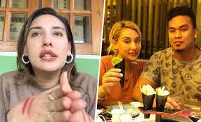 Zarina anjoulie meluahkan rasa syukur apabila urusan penceraiannya dengan eilyas azhar atau lebih dikenali sebagai yas dipermudahkan dan berakhir dengan baik pada rabu. Aku Kahwin Terlalu Cepat Zarina Anjoulie Dedah Punca Penceraian Video Buzzkini