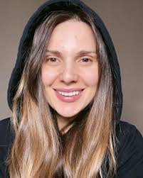 As much as I love makeup I like my no makeup days as well. I don't do it  because I have to let the skin “breath”. There's no such thing by the