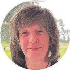 Deb Holly's Instagram, Twitter & Facebook