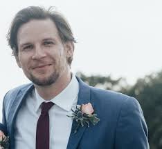 Roger Peake's Instagram, Twitter & Facebook