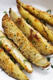 Batatas Assadas Com Alho Ervas E Parmesao Batatas Parmesao Batatas Assadas Com Ervas Receitas