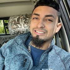 Amber Arneson's Instagram, Twitter & Facebook