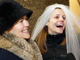 Same-sex couples get married in Wash.