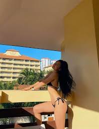 Trong thời gian ở thái lan, yến xuân liên tục chia sẻ hình ảnh diện bikini, mặc đồ hở ngực khi đi chơi cùng bạn trai. Báº¡n Gai Nong Bá»ng Cá»§a Ä'áº·ng VÄƒn Lam Bá»‹ Noi Äƒn Bam Máº¥t Náº¿t