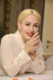 GÜLÜCÜK KRALİÇESİNE ARAP PRENSLERDEN YOĞUN İLGİ