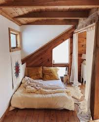 Spre deosebire de proiectele anterioare, cu bucatariile espace ouvert, acesta are bucataria separata de living prin niste usi de sticla, ceea ce, trebuie sa. Interior Mansarda 9 Home House House Design