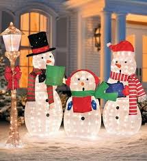 22 Amazing Christmas Decorating Ideas For Your Garden 4 Decorating With Christmas Lights Christmas Decorations Outdoor Christmas Diy