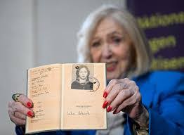 Darius Grier's Instagram, Twitter & Facebook