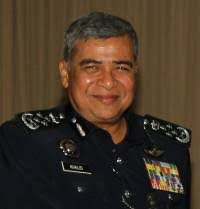 Mazlan, 58, mengisi kekosongan ditinggalkan oleh tan sri noor rashid ibrahim yang bersara pada 17 mac lalu. Inspector General Of Police Malaysia Wikiwand