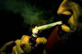 Trois ou quatre joints par jour. Moi Fumeur Et Acheteur De Cannabis Bien Place Pour Vous En Parler