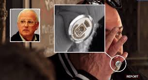 Li sta scontando da lunghissimo tempo, dei suoi 79 anni, ne ha trascorsi in detenzione circa 55 e 25 di questi al regime. Il Capo Ultra Della Juve E L Anello Che Venera Il Boss Raffaele Cutolo Mio Padre Era Di Ottaviano E Morto Latitante Voce Di Napoli