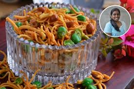 Kue ini semakin khas dengan potongan pisang yang jadi isian adonan tersebut. Puan Selvi Kongsi Resipi Muruku Sedap Untuk Hari Raya