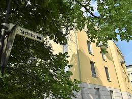 Es wird eine helle und zentral liegende 1. Ein Alteres Ehepaar Ist Tot In Seiner Wohnung In Nieder Neuendorf Gefunden Worden