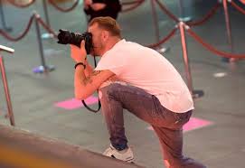 Wo kommt die briefmarke hin schweiz / irgendwann kamen die menschen auf die idee, die gläser in. James Graf Schweizer Kunstler Und Fotograf Im Team Von Startv