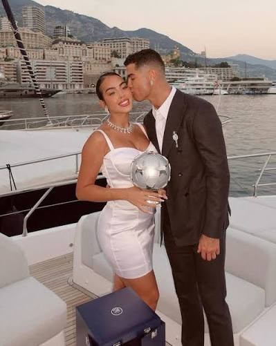  Félicitations à Cristiano Ronaldo et Georgina Rodríguez  Le couple  va se marier 
