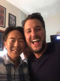 Throwback Thursday to when Luke Bryan and I were at the Scott Hamilton  CARES Foundation benefit. #TBT #throwbackthursday #LukeBryan #HenryCho  #HenryChoComedy