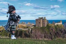 Bummeln sie durch die hauptstadt edinburgh mit ihren schmalen gassen oder lassen sie sich vom einmaligen stirling castle in einen bann ziehen. Schottland Rundreise Edinburgh Ab 699