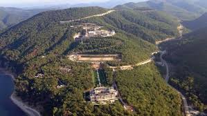 One of vladimir putin's former business associates gives more detail than ever before about the palace he says was built to the leader's specifications for his personal use. Inside Vladimir Putin S 285 Billion Luxury Life With Secret Palaces Yachts Girlfriends And Millionaires