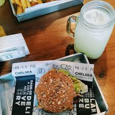 We serve burgers with vegan options as well, french fries, our popular sweet potatoes, 30 and more different beers, and of course shakes. Repost Isabellealmeida Vegetarianos Chelsea Burgers Shakes ÙÙŠØ³Ø¨ÙˆÙƒ