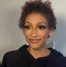 Leah Keyes's Instagram, Twitter & Facebook