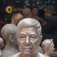 Đúc Tượng Chân Dung Ông Đoàn Văn Quyền Bằng Đồng Cao 42cm
