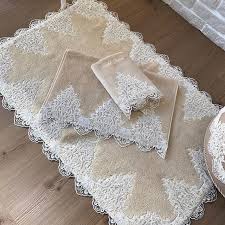 Fransız güpürlü 2'li lüks peluş takım. Masa Panosundaki Pin