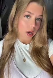 Leah Shea's Instagram, Twitter & Facebook