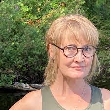 Janine Snell's Instagram, Twitter & Facebook