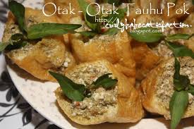 Panggang di atas bara api hingga matang dan daun pisang berwarna kecoklatan, lalu angkat. Otak Otak Taufu Pok Myresipi