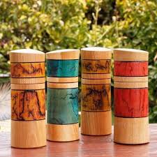 Set De Luxe Saliere Poivriere En Bois Tournees Et Decorees A La Main Art De La Table Bois Tournage Dans Les Bois