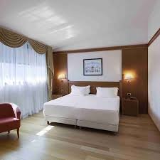 Vantando la posizione accanto al mausoleo di galla placidia, l'hotel consiste di 6 camere con una vasca con idromassaggio e vasche con idromassaggio. Hotel A Casa Di Paola Suite Ravena Trivago Com