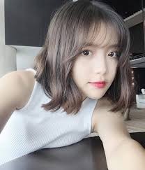 Để thực hiện thì bạn cần búi tóc lên cao, với những phần tóc bên dưới bạn có thể tết hoặc búi một mái tóc ngang vai ngoài búi hay buông thả nhẹ nhàng thì bạn còn có thể buộc thấp chúng và tại kiểu như này. 30 Kiá»ƒu Toc Mai ThÆ°a Ä'áº¹p Sang Cháº£nh Háº¿t Náº¥c Trong NÄƒm 2019