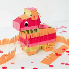 Basteln Mitpappmache Karton Pappe Buntes Papier Kleines Pferd Pinata In 2020 Pinata Basteln Diy Pinata Pinata