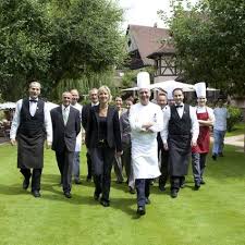 Marc Haeberlin Et Son Equipe A L Auberge De L Ill Restaurant Gastronomique Illhaeusern C Maurice Rougemont Restaurant Gastronomique Gastronomie Cuisinier