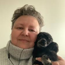 Słubiczanin Robert Wiernicki, od lat zmagający się z uzależnieniem, właśnie  opuszcza detoks w Ciborzu. Teraz Robert jedzie do Janowic Wielkich na  terapię. W stanięciu na nogi pomagają mu chrześcijanie z Domu Wolności