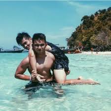 Throughout the entire 2012, vivian and i have been meeting on a monthly basis, travelling on. Dion Tan On Twitter The Ffffff Stompsingapore Unfaithful Vivian Lee Wants Sex Blogger Alvin Tan Back After She Slept With His Best Friend