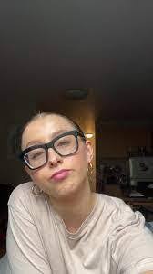 Veronica Tis's Instagram, Twitter & Facebook