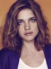 20 Feminine Short Haircuts for Wavy Hair | Styles Weekly